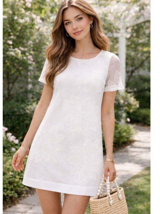 Avec Les Filles Dresses & Skirts - Avec Les Filles White Floral Appliqué Shift Mini Dress Size Small